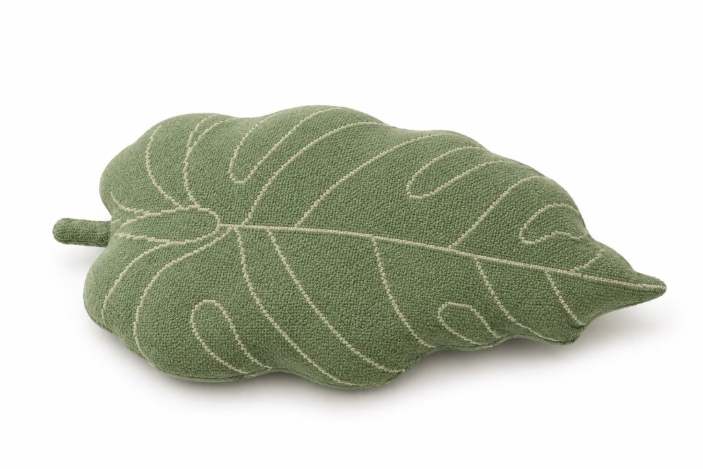 Cojín decorativo en forma de hoja para dormitorio infantil natural